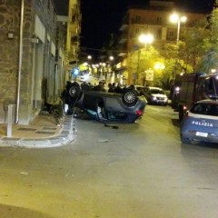 INCIDENTE AUTONOMO. AUTO CAPOVOLTA IN VIA CATANIA
