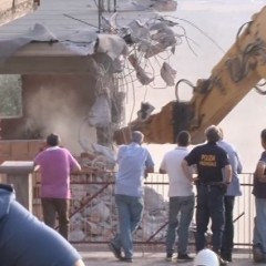 CASA ABUSIVA DEMOLITA A BIANCAVILLA. IL DRAMMA DEI PROPRIETARI