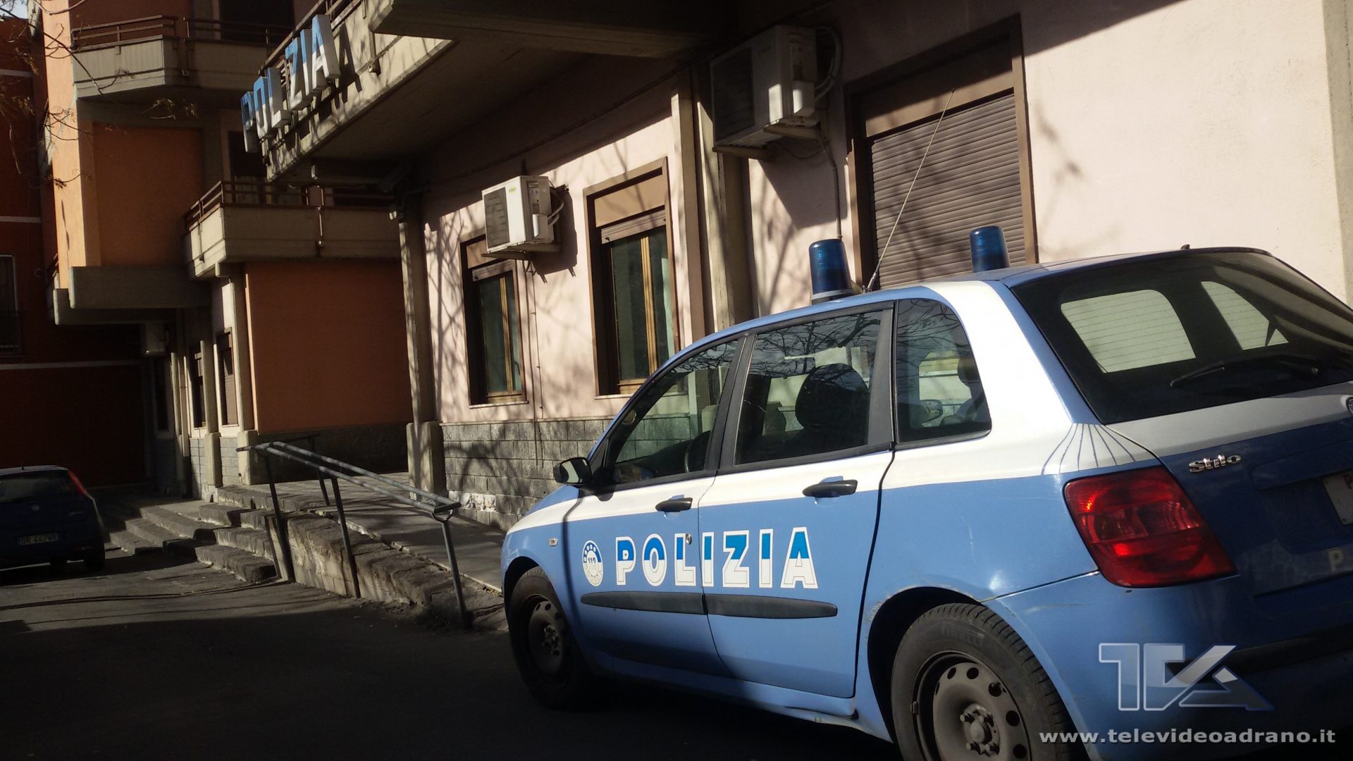 ADRANO. LA DROGA IN UNA CASA DISABITATA DI PIAZZA GENOVA. ARRESTATO 18ENNE