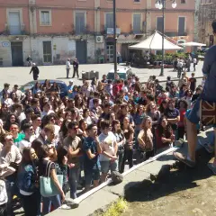 ADRANO. STUDENTI IN PIAZZA CONTRO LA RIFORMA SCOLASTICA