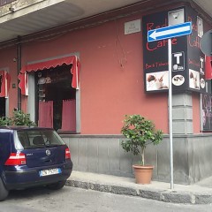 ADRANO. RAPINA AL RED CAFFE’. RUBATI SOLDI, GRATTA E VINCI E SIGARETTE