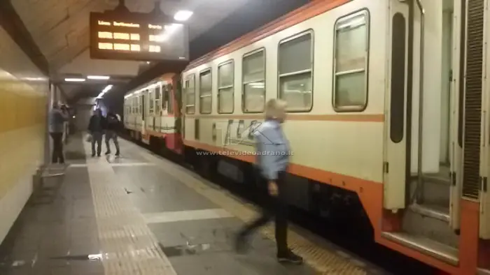 ADRANO. GALLERIA CAPPELLONE. DOPO 3 GIORNI E' TORNATA LA LITTORINA