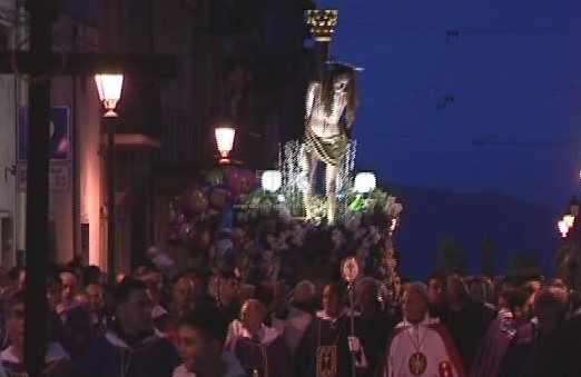 ADRANO IN PROCESSIONE CON CRISTO ALLA COLONNA