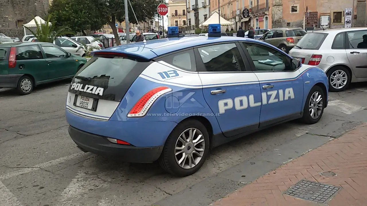 ADRANO. DUE ARRESTI DELLA POLIZIA PER DROGA