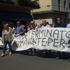 ADRANO. IN SCIOPERO I PRECARI COMUNALI. OGGI CORTEO CITTADINO