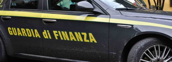 Catania. Arrestato finanziere. Avrebbe prospettato anche ad operatori commerciali di Adrano e Acireale la possibilità di evitare controlli fiscali