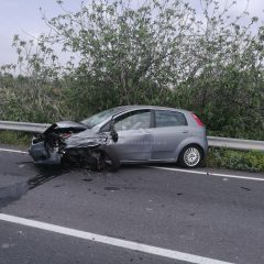 S. M. DI LICODIA. SCONTRO AUTO-FURGONE SULLA 284. TRE FERITI LIEVI