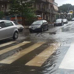 ACQUAZZONE NEL POMERIGGIO. ADRANO IN GINOCCHIO