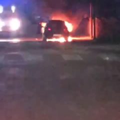 ADRANO. AUTO IN FIAMME IN VIA PRIMO MAGGIO