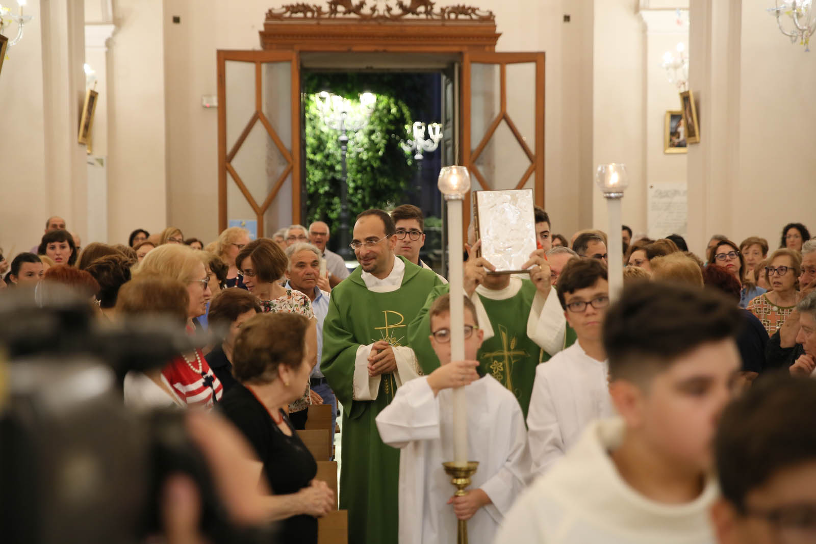 EMOZIONE PER LA PRIMA CELEBRAZIONE A BIANCAVILLA DEL DIACONO ALESSANDRO