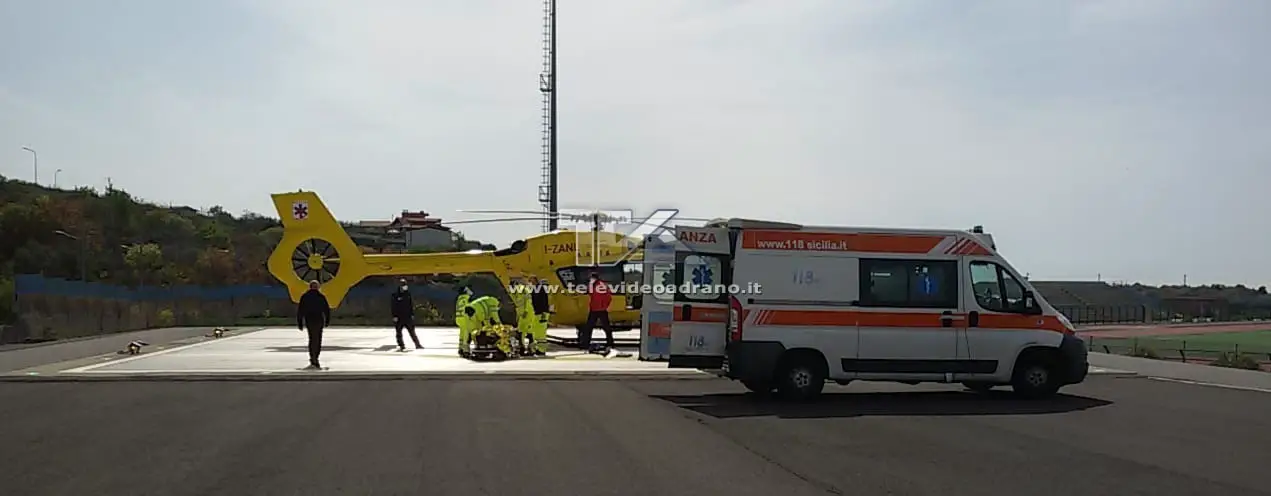 ADRANO. 33ENNE FERITO DOPO CADUTA DA UNA SCALETTA. INTERVENTO DELL ...