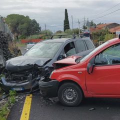 ADRANO. INCIDENTE STRADALE IN CONTRADA FUMATA. DUE FERITI