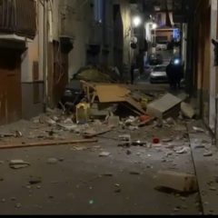 ADRANO. L’ESPLOSIONE DI VIA V. EMANUELE. UNA PERSONA TRA LE MACERIE