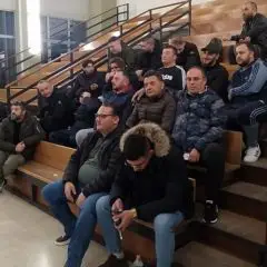 Adrano. Scatta la protesta degli operatori ecologici. Presidio al palazzo comunale