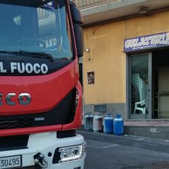 Belpasso. Paura per un incendio in una pizzeria. Intervento dei pompieri di Adrano