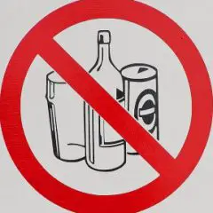 Adrano. Per la “Notte Bianca” di domenica 2 luglio disposto il divieto di vendita e somministrazione di bevande in bottiglie di vetro e lattine e somministrazione di superalcolici