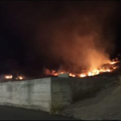 Biancavilla. In fiamme terreno vicino l’ospedale