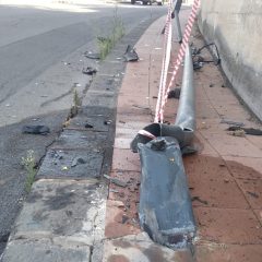 Adrano. Abbattuto palo della pubblica illuminazione in via 4 novembre