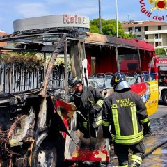 Catania. Paura per autobus in fiamme. Passeggeri in salvo