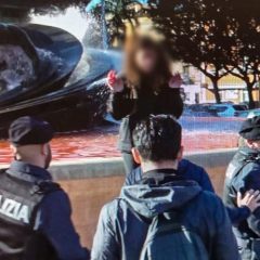Catania. Vernice nella fontana e blocco stradale. In 10 denunciati dalla Polizia