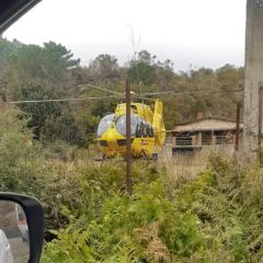 Adrano.  Rumeno precipita da una scala dopo la potatura di un albero. Ferito. Intervento dell’elisoccorso alle Vigne