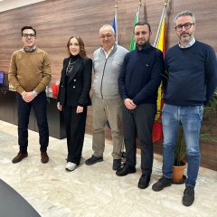 Adrano. Incontro tra sindaco Mancuso e coordinatore provinciale di FDI, Cardillo, per “consolidare intesa programmatica”