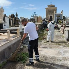 Adrano. Nota del Comune: “Proseguono i lavori di pulizia del cimitero”