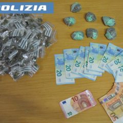 Adrano, scoperto garage trasformato in laboratorio per la droga: arrestato 22enne