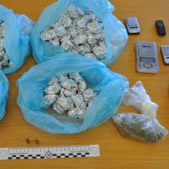 Adrano, pusher ai domiciliari spaccia da casa: 26enne arrestato