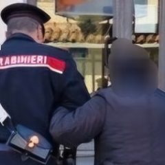 Randazzo. Finto carabiniere si fa consegnare mille euro da anziana inscenando falso incidente. 19enne truffatore arrestato in casa della vittima