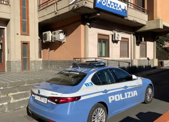 Adrano. Insegue e sperona un’auto con un’intera famiglia a bordo. 37enne denunciato dalla Polizia di Stato