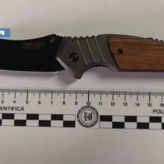Adrano. Pretende i soldi dalla madre e la minaccia con un coltello. Denunciato 43enne per maltrattamenti