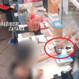 Adrano, sigarette gratis a spese altrui: denunciato dai Carabinieri per indebito utilizzo di carta bancomat