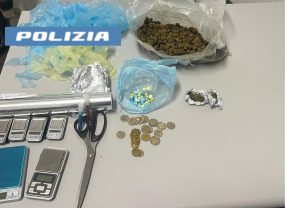 Adrano, 21enne arrestato per detenzione ai fini di spaccio di droga