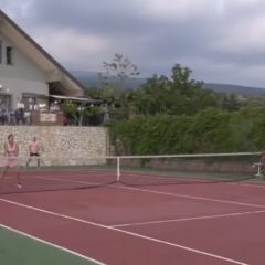 Biancavilla. Domenica la finale del torneo di tennis “Memorial Giuseppe Tomasello” tra festa e ricordi dedicati al poeta biancavillese