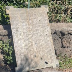 Adrano. Ritrovata la lapide rubata dal monumento ai Caduti. Era stata abbandonata in contrada Pulica