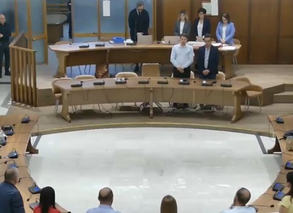 Adrano. Apertura del Consiglio comunale con un minuto di silenzio per ricordare il dipendente comunale Salvo Carini