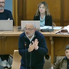 Adrano. Il testo dell’odg “Condanna dell’aggressione verbale e delle minacce al Sindaco Fabio Mancuso e iniziative per la tutela delle Istituzioni e del confronto democratico” approvato dal Consiglio