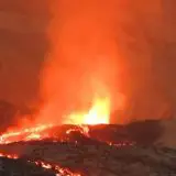 Etna. Campo lavico ancora alimentato nella Valle del Bove. Il fronte più avanzato a quota 1420 ad est di Rocca Musarra