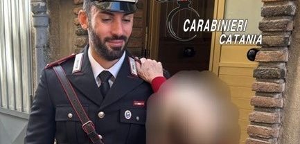 Santa Maria di Licodia. Beccato con le mani nel sacco: arrestato dai Carabinieri mentre riceve l’oro dell’anziana truffata
