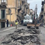 Adrano. Lavori di scavo in via Vittorio Emanuele per la risoluzione delle criticità