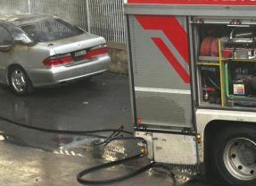 ADRANO. IN FIAMME UN AUTO IN VIA AGRIGENTO. NON SI ESCLUDE LA PISTA DOLOSA.