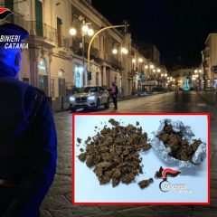 Giarre (CT). Prova a disfarsi di 30 grammi di marijuana: il lancio non sfugge ai Carabinieri che denunciano un 20enne