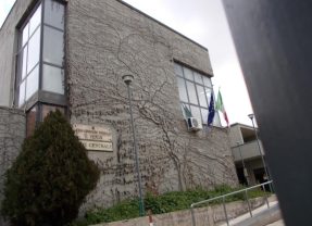 ADRANO. DOMANI SCUOLE APERTE