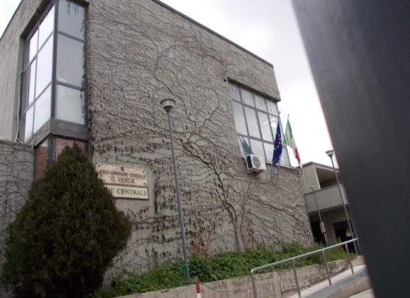 ADRANO. DOMANI SCUOLE APERTE