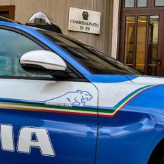Adrano. Contromano in una via del centro con un’accetta in auto: due uomini fermati dalla Polizia di Stato