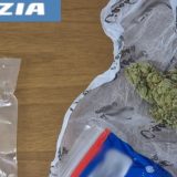Adrano. Trovato con coltello in auto e 10 grammi di marijuana negli slip. 38enne denunciato dalla Polizia di Stato