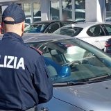 Adrano. In auto con un lampeggiante. 41enne fermato dalla Polizia. Su di lui pendeva un ordine di carcerazione