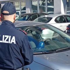 Adrano. In auto con un lampeggiante. 41enne fermato dalla Polizia. Su di lui pendeva un ordine di carcerazione
