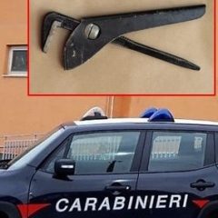 Adrano. Violenta lite in strada. Automobilista colpito alla testa: denunciato dai carabinieri un 20enne
